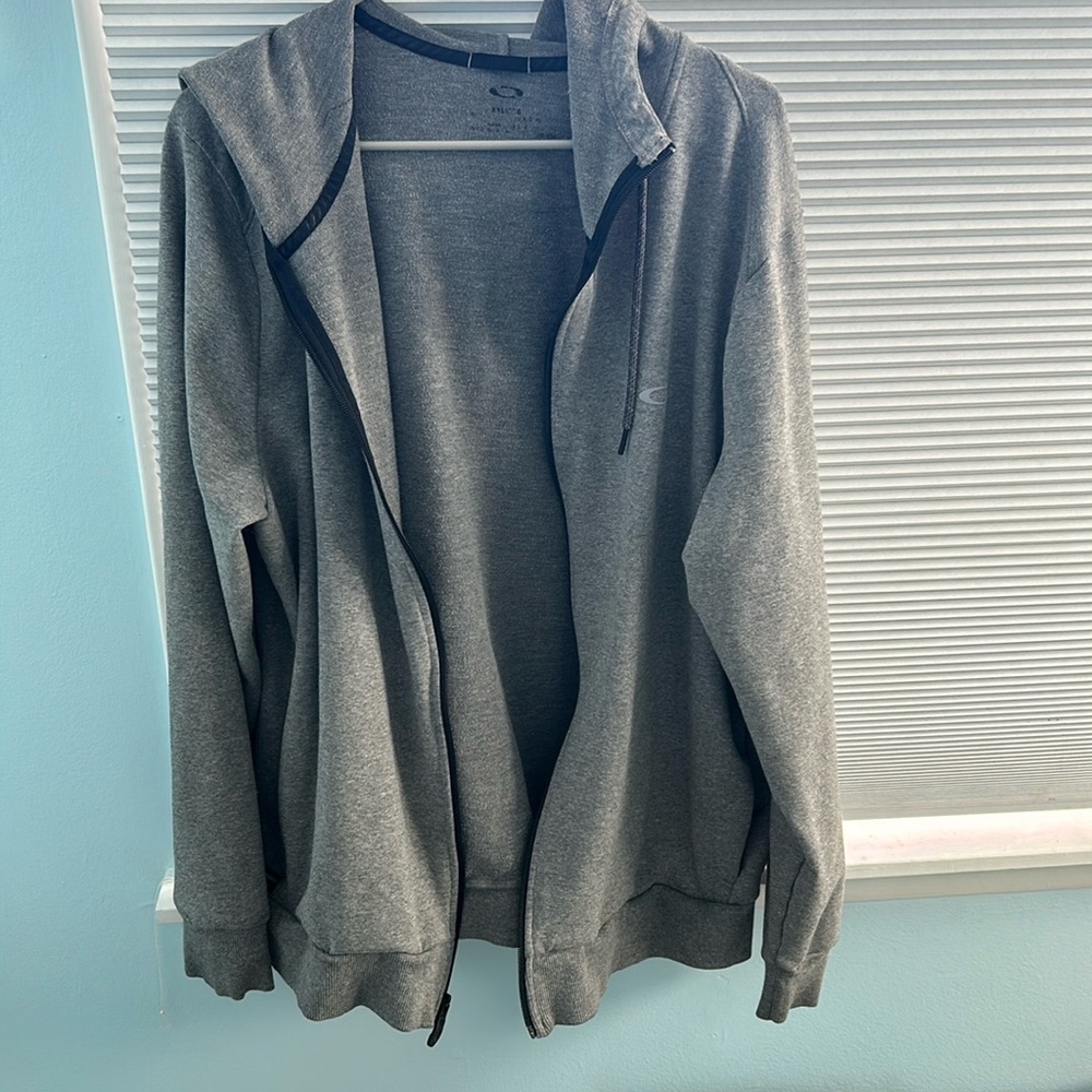 Gray XXL men's Oakley half zip